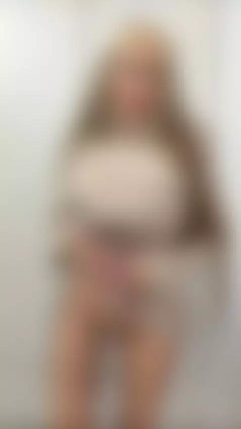 Vibrant video! Like and subscribe via the link in bio ✨😉 by kirapretty