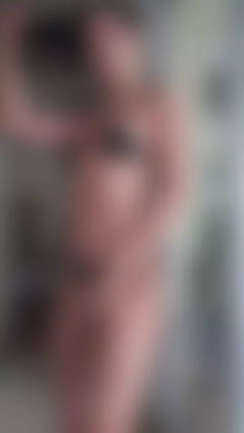 bikini dance :3 by soffiluv