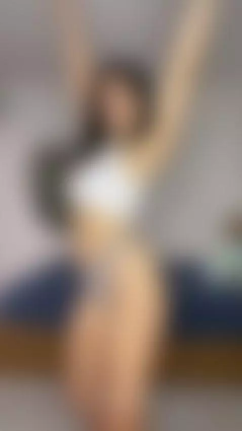 dancing and shaking my booty :3 by soffiluv