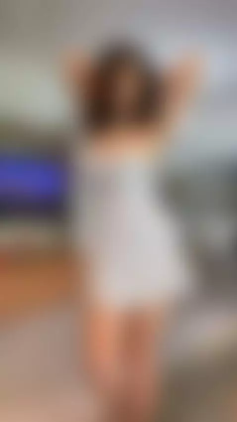 dancing with my sundress :3 by soffiluv