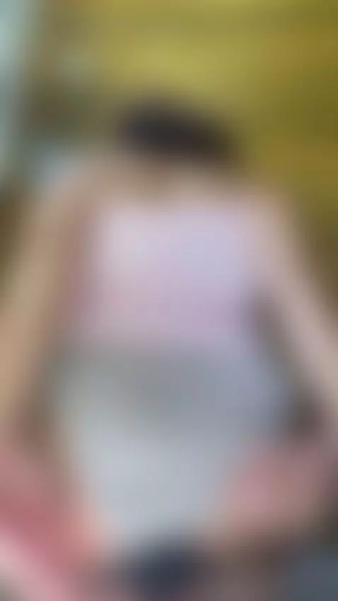 covering all the good parts of my ass u.u by soffiluv