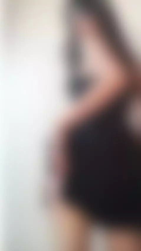 Enter my live and see what's under my dress 🔥😈 by anyuwu