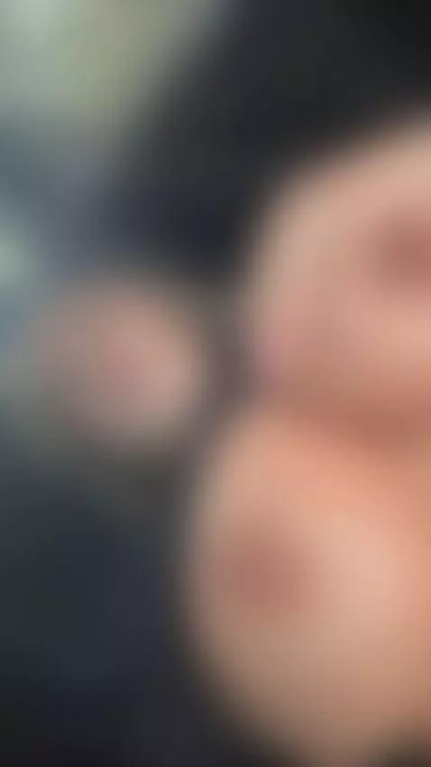 Let me take you for a ride in my car and let's be naughty 🚗😈... by sarareynoldsx