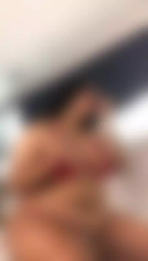 Lookin' for honey 😋 by catalinacoopper