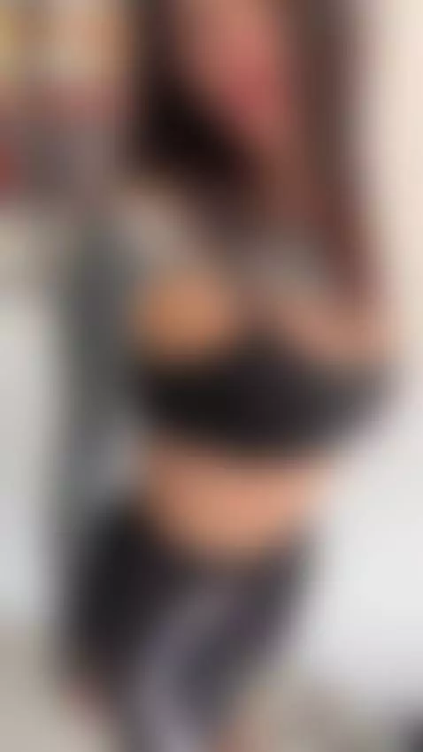 My body’s begging for your eyes, but don’t forget… I’m the o... by antoniacosta