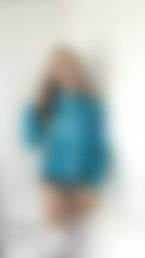 18+ Sexy blonde in shorts & thigh-highs, teasing her curves. by crazylexi