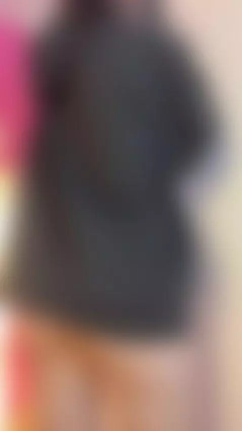 Enter the link and discover that there is under my clothes 😈 by chloeesky