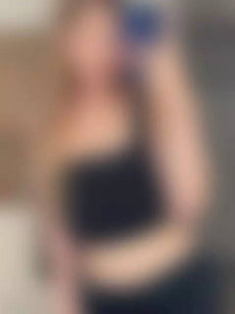 Blonde, bold, and perfectly shaped. 👱‍♀️🔥 by elineverly