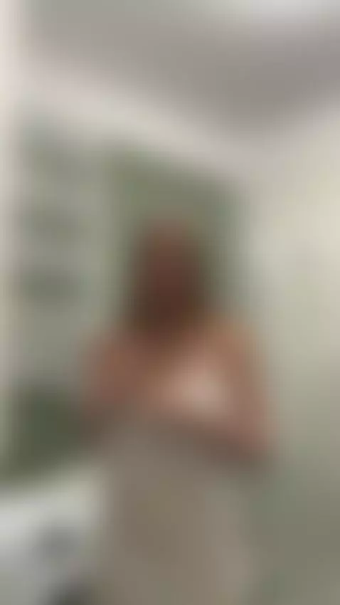 Message me something sweet — I’ll answer 💌 OnlyFans by elineverly