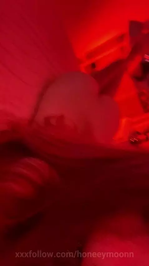 I want you to make my ass very red🔥🍑🖐 by honeeymoonn