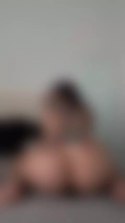 I breathe until the glow feels alive 💦🩶 by panteritaaaa