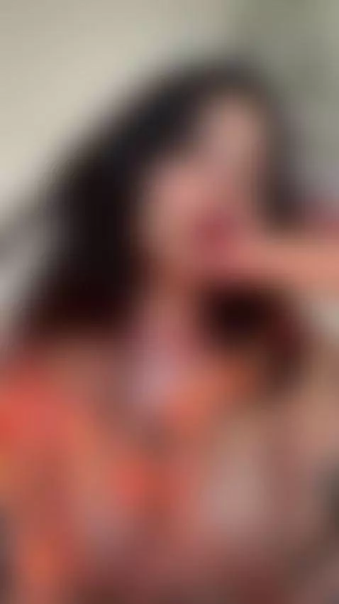 Light drips softly along my arms 💋💫 by panteritaaaa