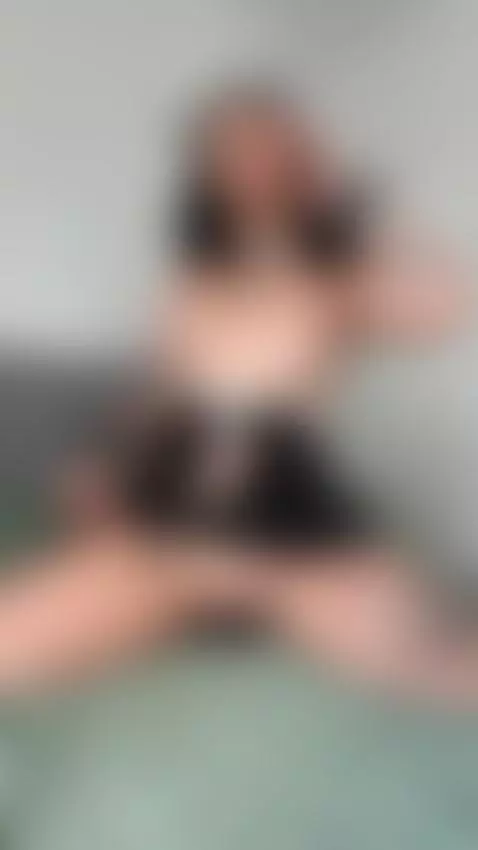 The light clings to my spine like a whisper 💋💫 by panteritaaaa