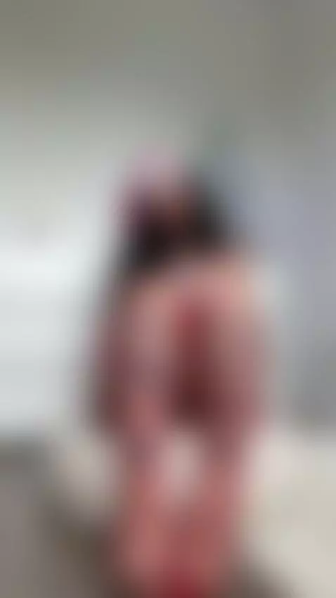 The light clings to my spine like a whisper 💋💫 by panteritaaaa