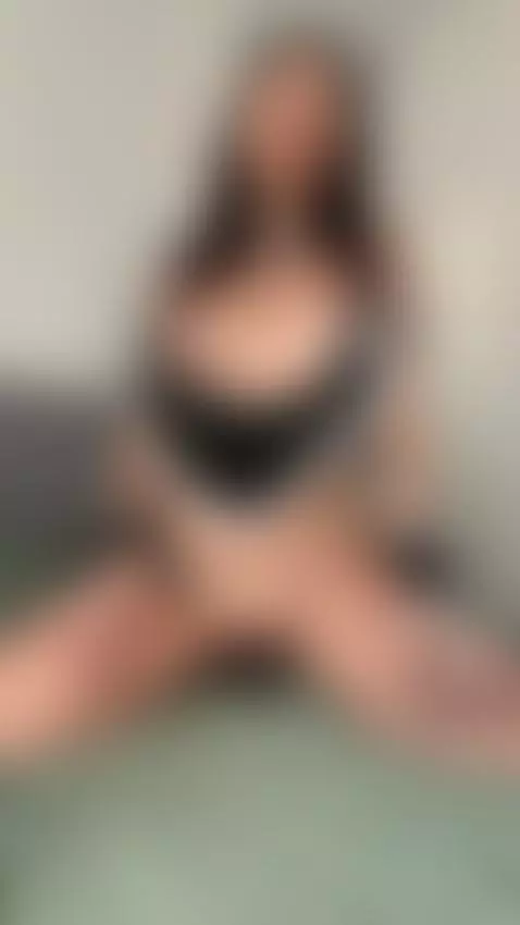 The air gathers lightly along my arms 💋💫 by panteritaaaa