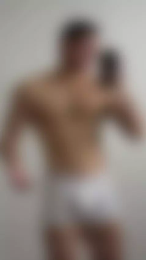 I want some kisses on my body, will you give them to me? by s4ntiagoxoxo