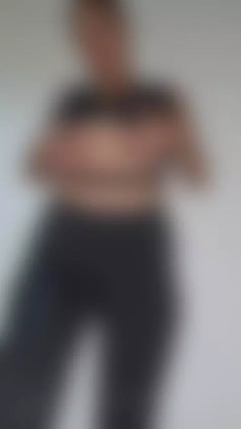 With a leggins to make my pussy and ass squeeze 😈🤤 by miacollinss