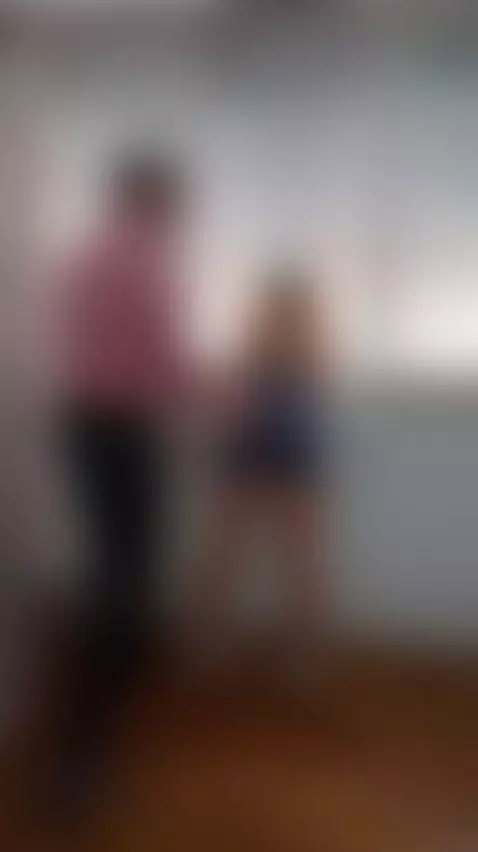 mirando a la calle a ver si aparecia mi novio y mi amante me... by rebeccamorales96