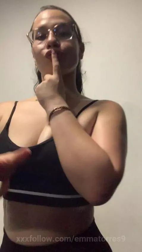 Look how she shows her tits in the gym 🫣👀🔞 by emmatorres9
