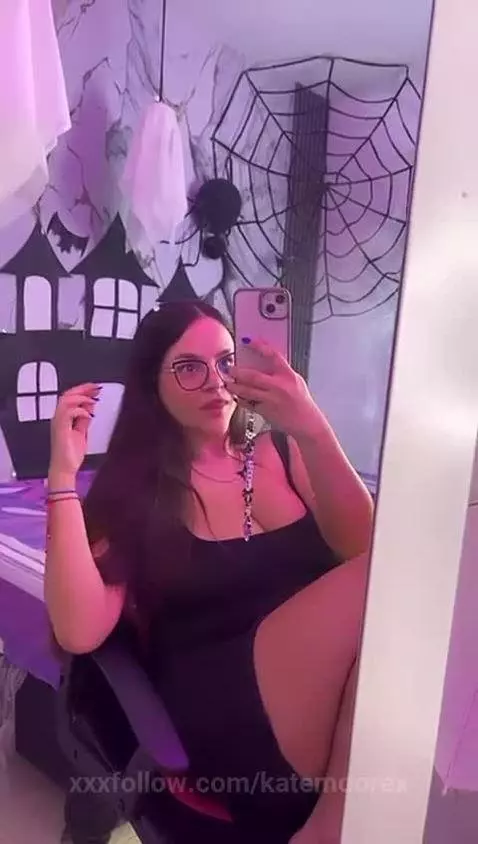 online now by katemoorex