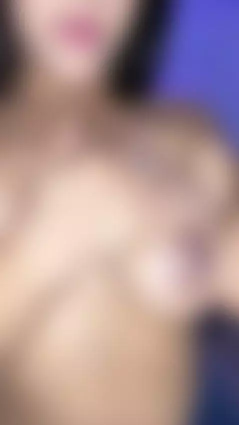 moisturizing the skin😊😇 by nicolzzz