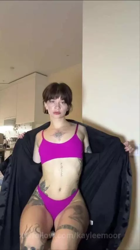 A sweet girl invites you to subscribe! Hit the link in bio! ... by kayleemoor