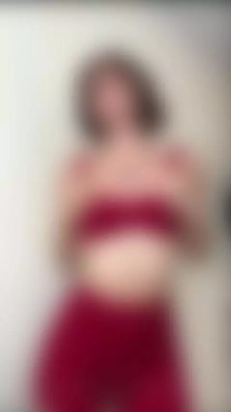 Discover beauty and talent! Follow her via the link in bio 💖 by kayleemoor