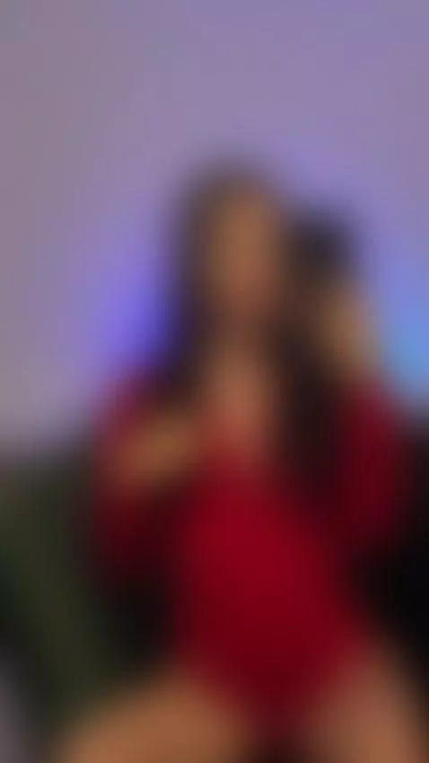 you can't resist this red suit by catalinamontanamml