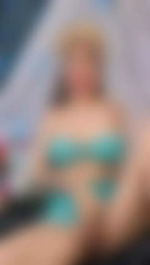 A sexy and very hot mermaid 🥵🐚🪸🧜🏽‍♀️ by kandygirl-023