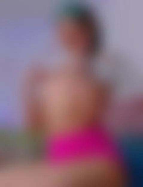 Parezco tierna… hasta que entras a mi sala 😇😏 by marymilan