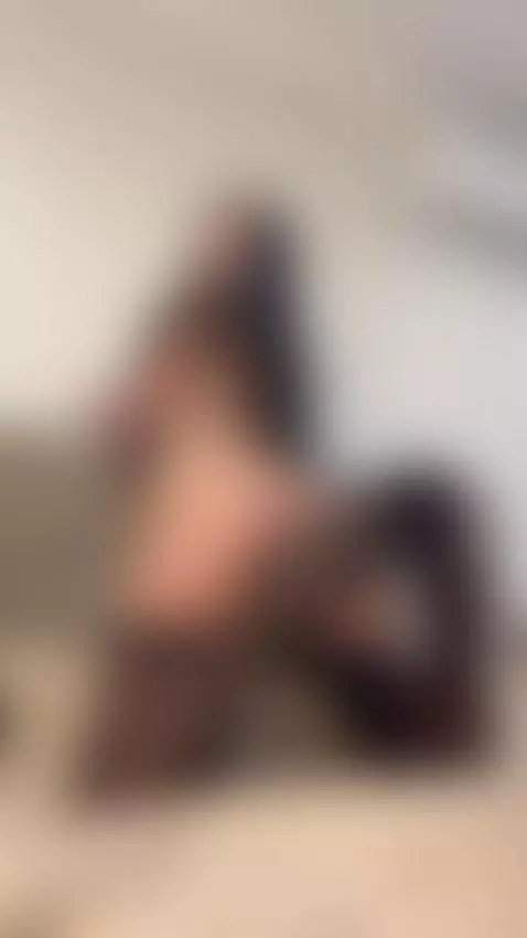 My body trembles like a secret 💨💋 by wildgoddess