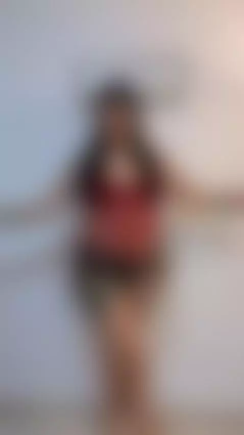 "Mis secretos no están aquí… están en el link de mi bio. 💋 /... by jannisdavies