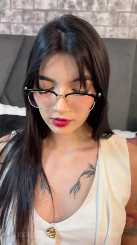 I know what you're thinking... and yes, I'm that bad. 💄 Link... by jannisdavies