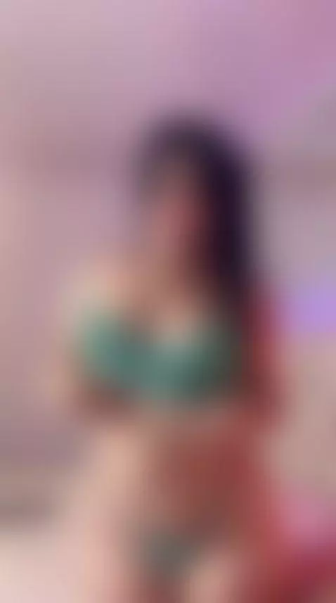 Today it’s all about slow booty movements, deep teasing and ... by miaafarrel