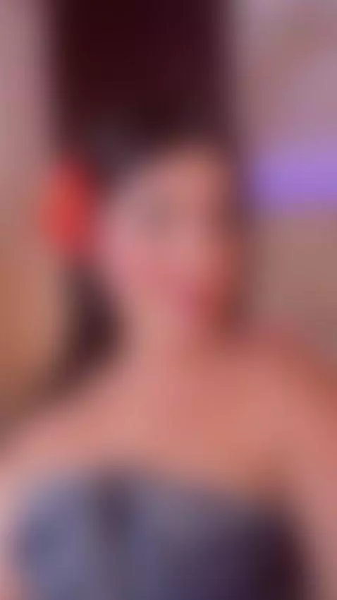 💋 Friday just got hotter! 🔥 Miaa Farrel is ready with her Bo... by miaafarrel