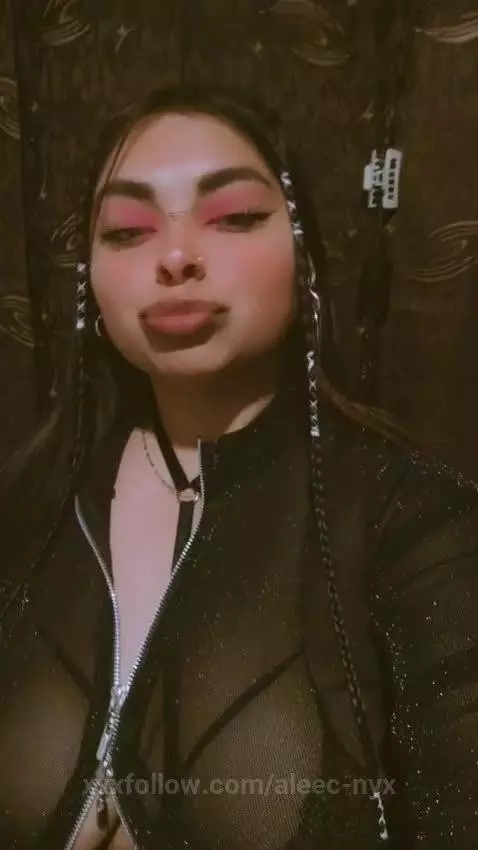 Some secrets look good in lace. by aleec-nyx