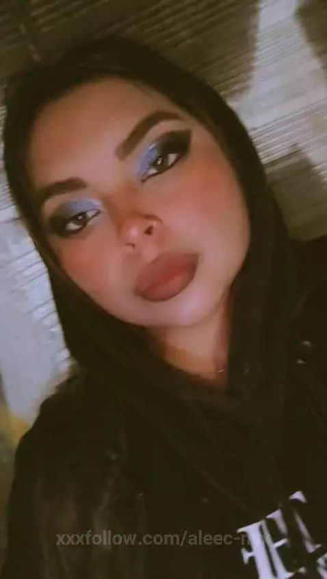 Touch with your eyes first. by aleec-nyx