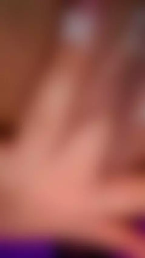 Im needing a hand... its your? go to my stream and check wha... by jenibrown