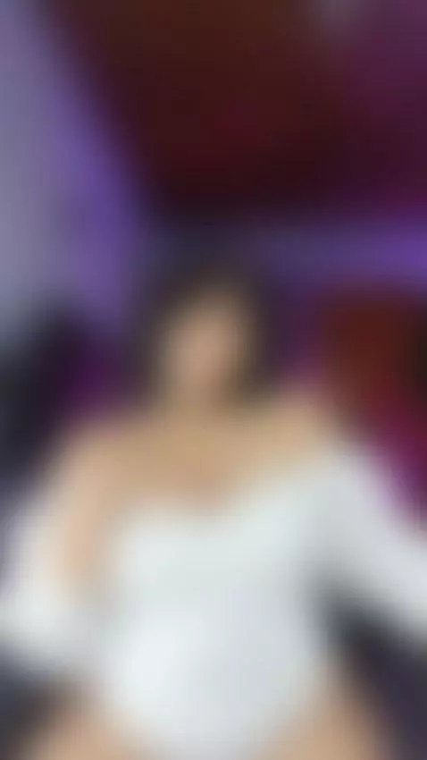 Treat me like a queen and I'll be your whore by dannaaberry