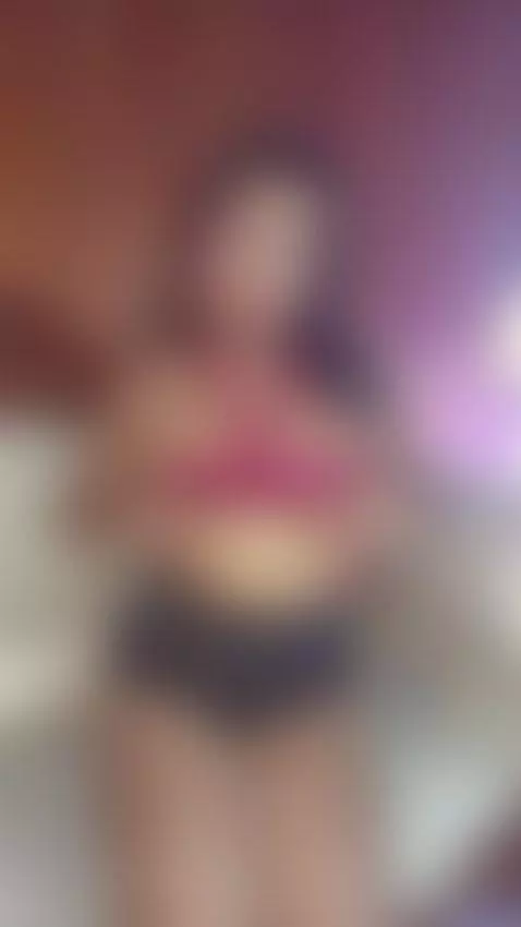 Treat me like a queen and I'll be your whore by dulcepettit