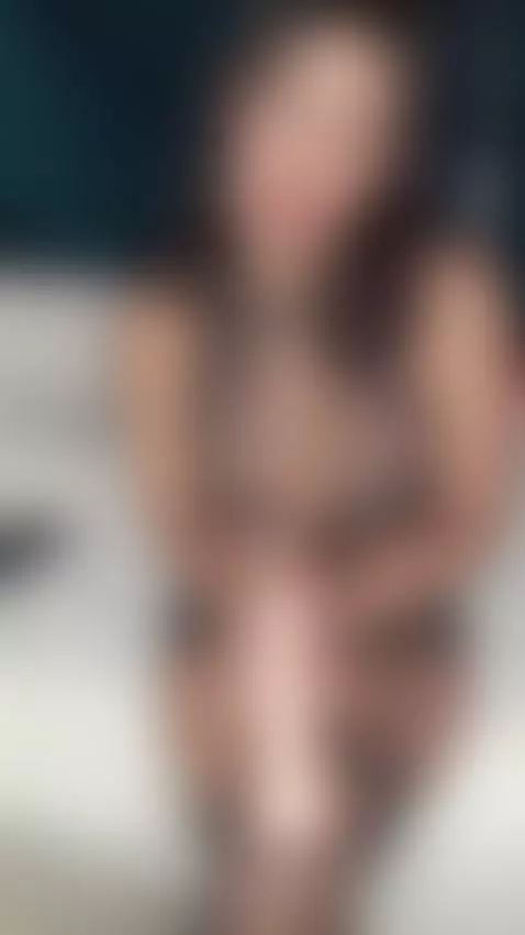 Treat me like a queen and I'll be your whore by dulcepettit