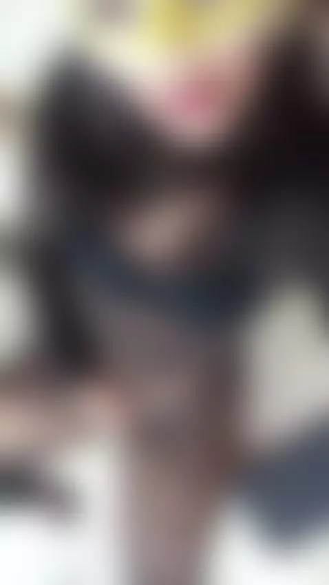 Treat me like a queen and I'll be your whore by dulcepettit