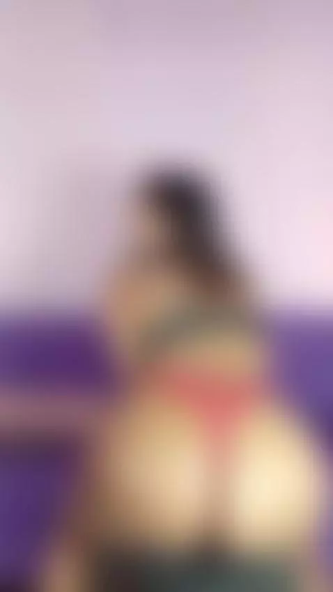 Treat me like a queen and I'll be your whore by dulcepettit