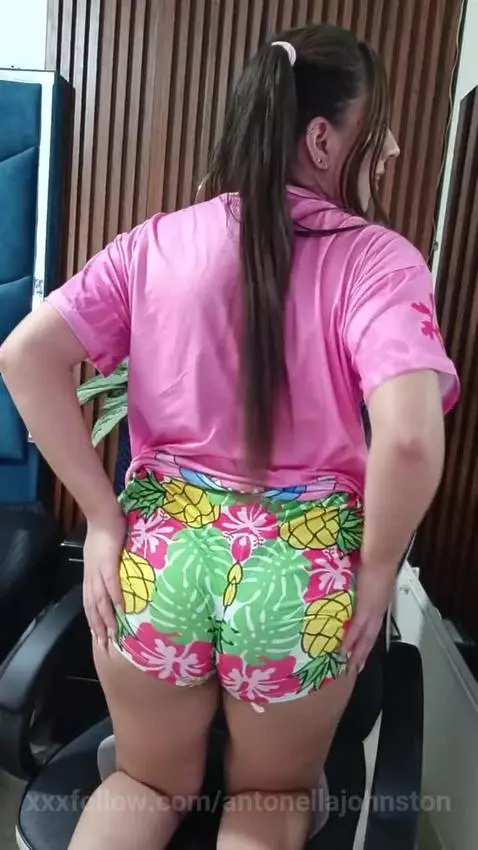 Treat me like a queen and I'll be your whore by antonellajohnston