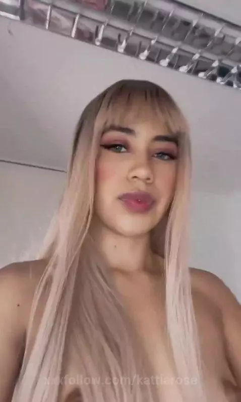 Treat me like a queen and I'll be your whore by kattiarose