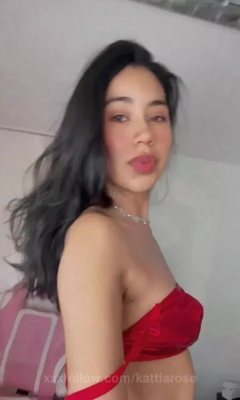 Treat me like a queen and I'll be your whore by kattiarose