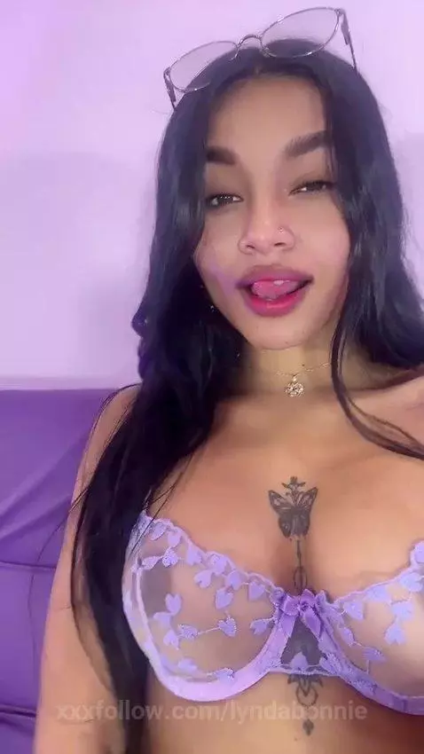 Treat me like a queen and I'll be your whore by lyndabonnie