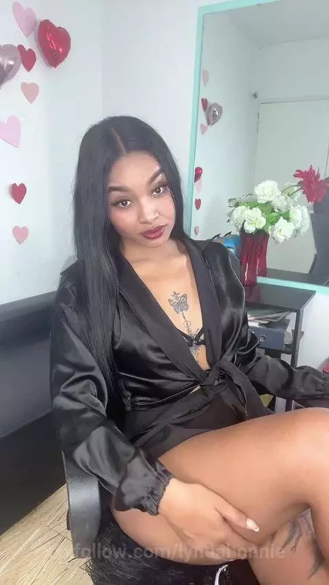 Treat me like a queen and I'll be your whore by lyndabonnie