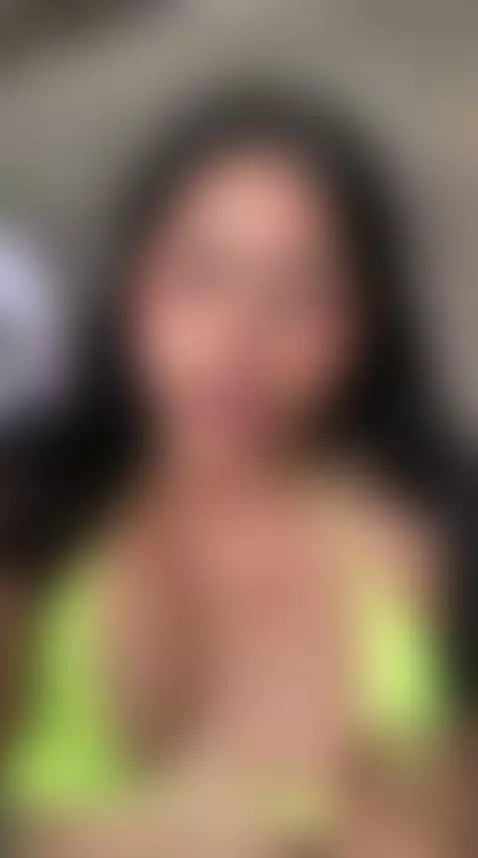 Treat me like a queen and I'll be your whore by julisweett