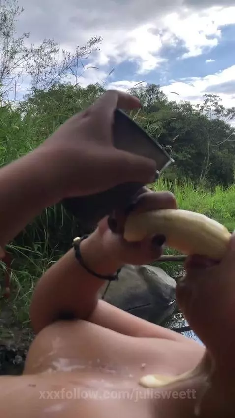 I have a sweet side and another that would make you lose you... by julisweett